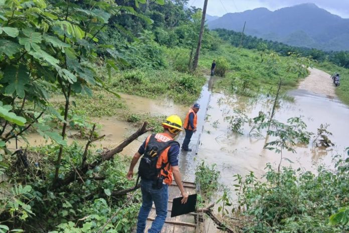 Archivo de un desbordamiento de río por lluvias constantes. Foto La Hora: Conred