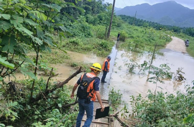 Archivo de un desbordamiento de río por lluvias constantes. Foto La Hora: Conred
