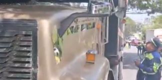 PMT sorprende a supuesto menor de edad conduciendo un camión sin licencia. Foto La Hora: PMT