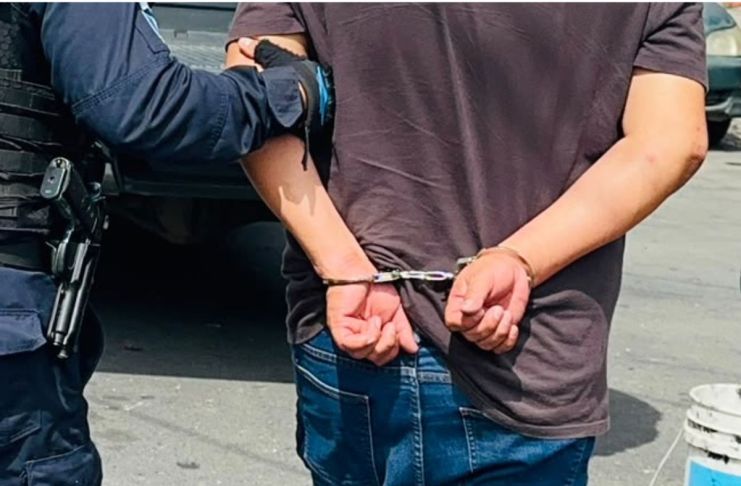 Imagen ilustrativa de una persona detenida. Foto La Hora: PNC.