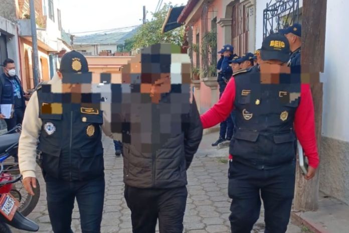 Detienen a hombre habría asesinado a su supuesto amigo con un bate de béisbol. Foto La Hora: PNC.