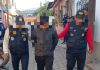 Detienen a hombre habría asesinado a su supuesto amigo con un bate de béisbol Detienen a hombre habría asesinado a su supuesto amigo con un bate de béisbol. Foto La Hora: PNC.