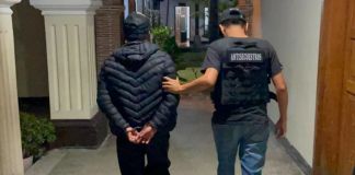Hombre simuló su secuestro para exigir Q30 mil a su familia y lo encontraron caminando «libremente» Hombre simuló su secuestro para exigir Q30 mil a su familia. Foto La Hora: PNC.