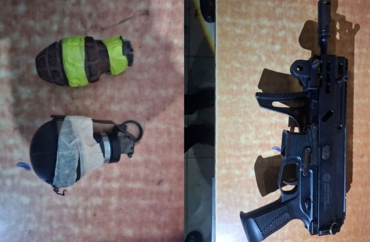 Dos supuestos integrantes del Barrio 18 son capturados con armas y explosivos. Foto La Hora: PNC.