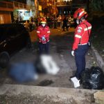 Hallan restos humanos envueltos en bolsas en la colonia San Rafael III, zona 18. Foto La Hora: CBM.