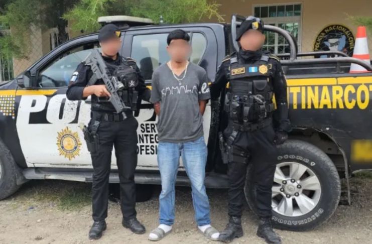 Elvis, el hondureño señalado de usurpación de identidad tras presentar el DPI de otra persona Hondureño es detenido en Huehuetenango tras identificarse con un DPI ajeno. Foto La Hora: PNC.