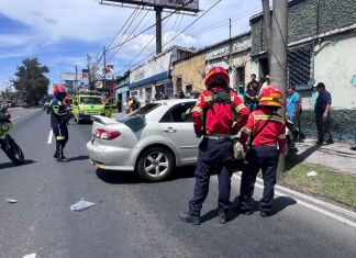 Ataque armado registrado en la calzada Aguilar Batres. Foto La Hora: CBM