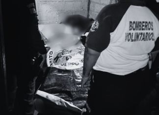 Ataque armado registrado en el interior de una vivienda, en donde una mujer y una menor fallecieron. Foto La Hora: Bomberos Voluntarios