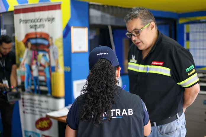 El Ministerio de Trabajo a través de la IGT inició el jueves pasado las verificaciones del pago del Bono 14. Foto La Hora: Mintrab