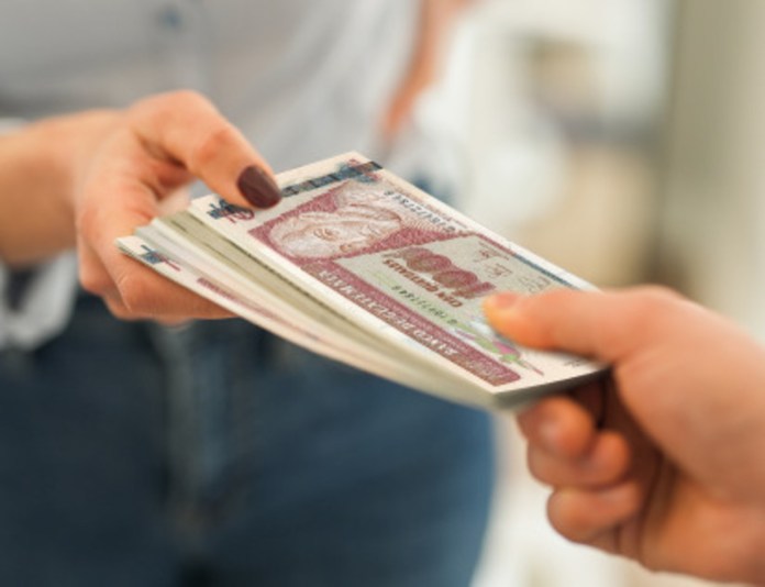 El Bono 14 dinamiza las transacciones bancarias durante julio y también impulsa el pago de deudas.