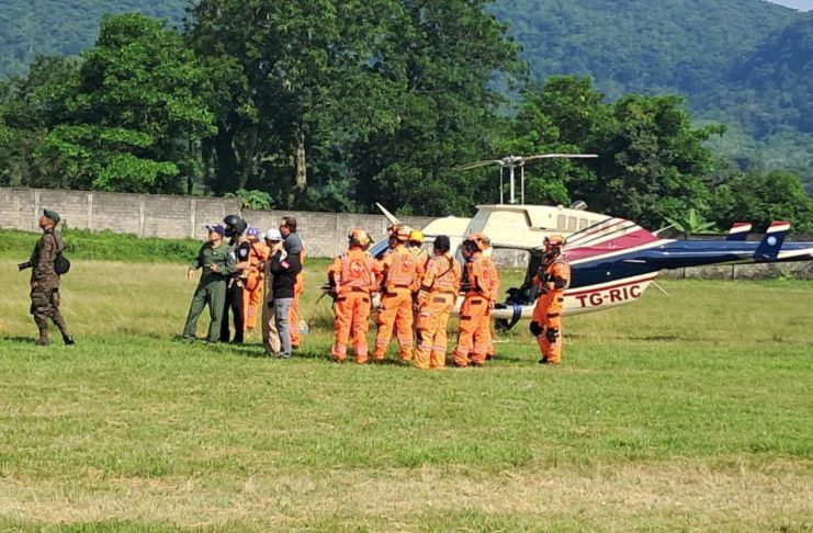Brigada de rescatistas que realizaron labores de búsqueda por el accidente aéreo en Chimaltenango. Foto La Hora: Bomberos Voluntarios