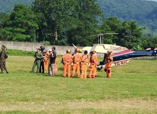 Lamentan la muerte de dos víctimas del accidente aéreo registrado en Chimaltenango Brigada de rescatistas que realizaron labores de búsqueda por el accidente aéreo en Chimaltenango. Foto La Hora: Bomberos Voluntarios