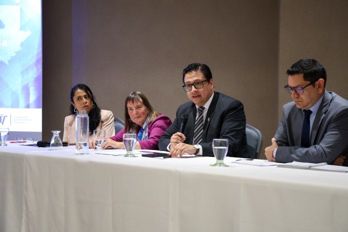 Julio Flores defendió que el impacto de la corrupción debe medirse por los derechos que vulnera y no solo por los recursos públicos desviados, durante un conversatorio organizado por la Comisión Nacional contra la Corrupción y DPLF.