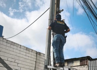 Cámaras de vigilancia, que eran utilizadas por pandilleros en Boca del Monte, son retiradas por la PNC Múltiples cámaras de vigilancia, que fueron instaladas sin autorización en la vía pública, fueron retiradas en Boca del Monte, Villa Nueva.