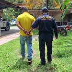 Hombre es capturado tras presuntamente amenazar a un guardia
