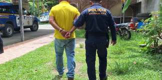 Hombre es capturado tras presuntamente amenazar a un guardia