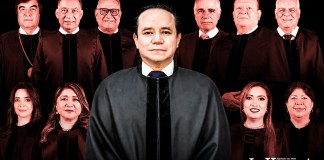 El magistrado Estuardo Cárdenas y, al fondo, los integrantes del bloque mayoritario de la Corte Suprema de Justicia, señalado por el togado de mantener prácticas "antidemocráticas".