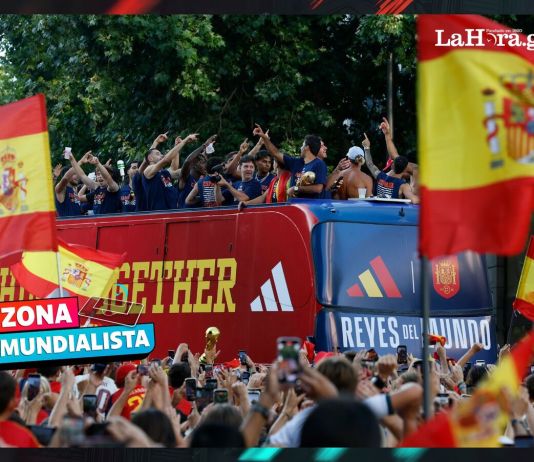 En imágenes: Así celebra la selección de España la conquista del Mundial 2026 La selección de España, luego de aterrizar en Madrid, comenzó su celebración por la conquista del Mundial 2026.
