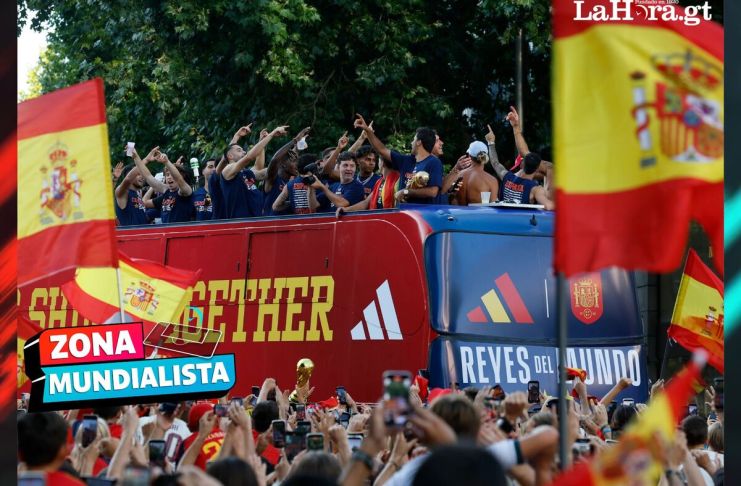 En imágenes: Así celebra la selección de España la conquista del Mundial 2026 La selección de España, luego de aterrizar en Madrid, comenzó su celebración por la conquista del Mundial 2026.