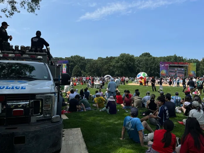 Central Park Cientos de aficionados se reunieron en Central Park para seguir la final del Mundial entre Argentina y España.