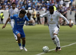 Comunicaciones pierde 6-0 ante Cruz Azul en un partido amistoso en México Comunicaciones cayó por un abultado marcador de 6-0 ante Cruz Azul en un partido amistoso disputado en la Ciudad de México.