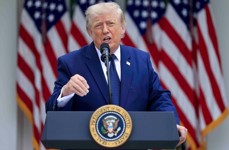 Gobierno de Donald Trump impone aranceles de hasta el 12.5 % a 60 países por no combatir el trabajo forzoso EE. UU. impondrá nuevos aranceles de entre 10 % y 12.5 % a importaciones de 60 economías.