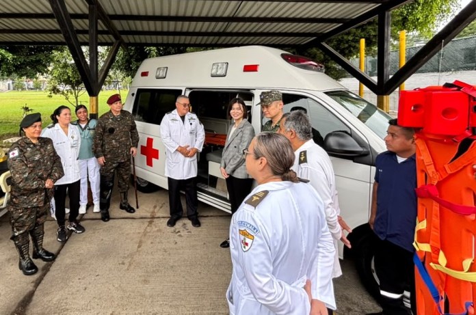 Ejercito_b596c3 Taiwán dona ambulancia y equipo médico al Ejército de Guatemala. Foto La Hora: Ejército de GT.