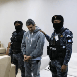 El estadounidense que estuvo oculto por 25 años y de los más buscados por el FBI, es extraditado desde Guatemala