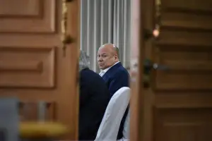 "Muchas personas duermen con su esposa y sueñan con Walter Mazariegos", afirma rector Fidel Reyes Lee