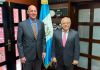 Encargado de negocios de EE. UU. Jorgan Andrews (i) junto al canciller guatemalteco Carlos Martínez (d). Foto La Hora: Embajada de Estados Unidos en Guatemala