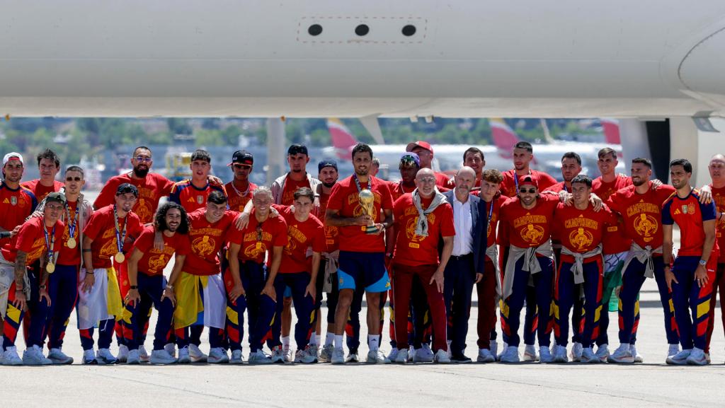 La selección aterriza en Madrid con el trofeo de campeones del mundo. 