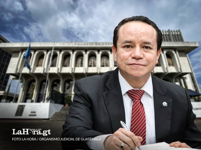 El magistrado Estuardo Cárdenas