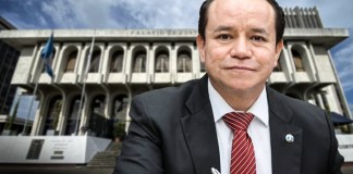 El magistrado Estuardo Cárdenas