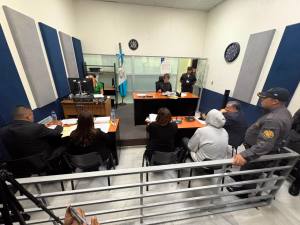 Jueza pide a medios no acosar a hijo señalado de atacar a su padre, exviceministro del MEM