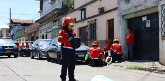 Ataque armado deja fallecido a joven de 21 años en colonia Santa Fe, zona 13. Foto La Hora: CBM.