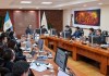 Autoridades del Ministerio de Finanzas se reunieron con representantes de la calificadora. Foto La Hora: Minfin