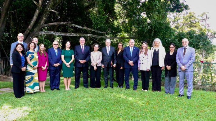 HM3_dw0W0AA69WG (1) El presidente Bernardo Arévalo presentó al grupo G13 de embajadores las prioridades de su gobierno para los próximos 18 meses.