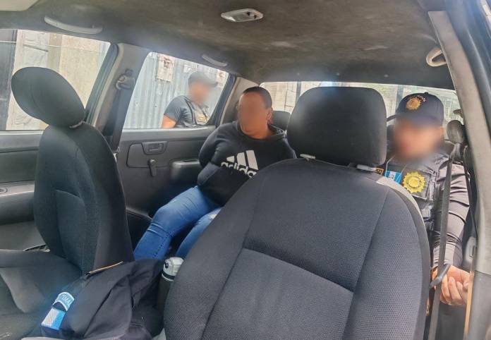 La PNC informó sobre la captura de una mujer requerida por las autoridades salvadoreñas por su presunta vinculación con el Barrio 18.