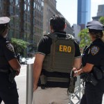 Detienen en Nueva York a un hombre que lanzo artefacto explosivo contra edificio del ICE y del FBI.