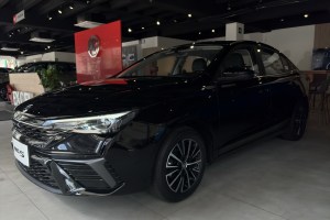 El MG5 es una opción de sedán con bastante personalidad para moverse por la ciudad. Foto: José Orozco / La Hora.