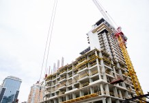 Viviendas no serían afectadas por la reforma, pero edificaciones comerciales si pagarán. Foto La Hora: Shutterstock