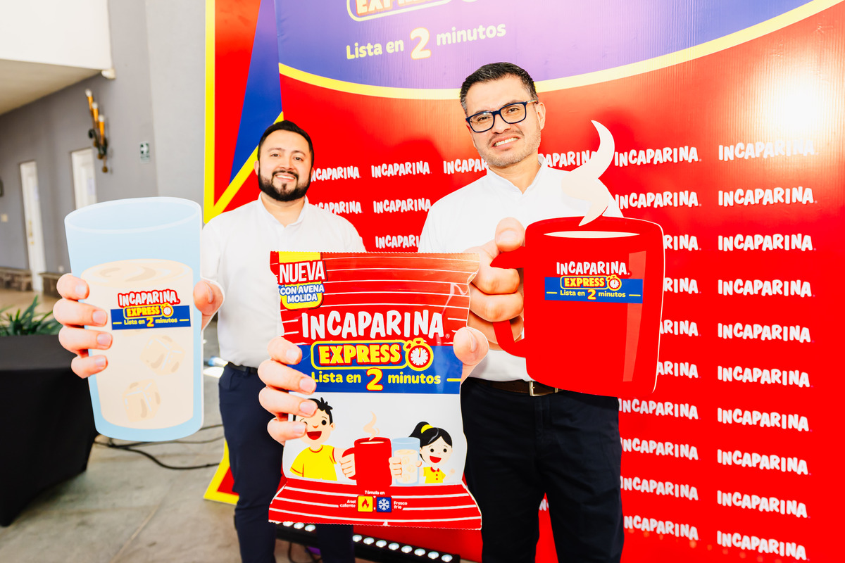 De izquierda a derecha: Jorge Ramírez, gerente de marca Jr.; Edgar Rosal, gerente de marca Incaparina. Foto: Cortesía Incaparina.