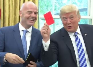 Aumentan críticas en contra de Infantino por levantar sanción a Balogun tras petición de Trump Presidente de la FIFA Gianni Infantino (i), junto al presidente de EE. UU., Donald Trump, en la Casa Blanca. Foto La Hora: CSPAN