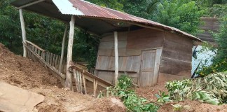 Una vivienda afectada por un deslizamiento en Izabal. Foto La Hora: Conred