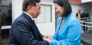 Keiko Fujimori recibe las credenciales como presidenta electa de Perú Keiko Fujimori y José María Balcázar