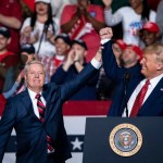 Lindsey Graham (I) y Donald Trump (D)