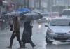 Lluvias dispersas y vientos marcarán las condiciones climáticas de este domingo, según el Insivumeh Dos personas caminan bajo la lluvia en la zona 1 de la ciudad de Guatemala, donde este domingo se prevén precipitaciones dispersas acompañadas de actividad eléctrica, según el Insivumeh