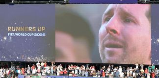 Lágrimas de leyenda: El doloroso adiós de Messi tras rozar la gloria El delantero del Inter Miami bajó del palco de entrega de las medallas y, cuando llegó junto a sus compañeros a aplaudir a la hinchada argentina, rompió a llorar.