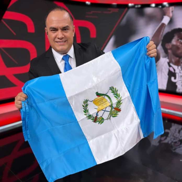 MM1 Milton Meléndez dijo a L Hora sentirse más guatemalteco que nunca. El periodista es protagonista de la euforia que vive Argentina ante la final con España. La Hora: EFE