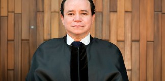 Cárdenas contesta al bloque dominante de la CSJ: «Por nada ni nadie permitiré que una mayoría de votos me amedrente» El magistrado Estuardo Cárdenas, integrante del bloque minoritario de la Corte Suprema de Justicia, respondió al comunicado aprobado por 11 de los 13 magistrados del pleno.